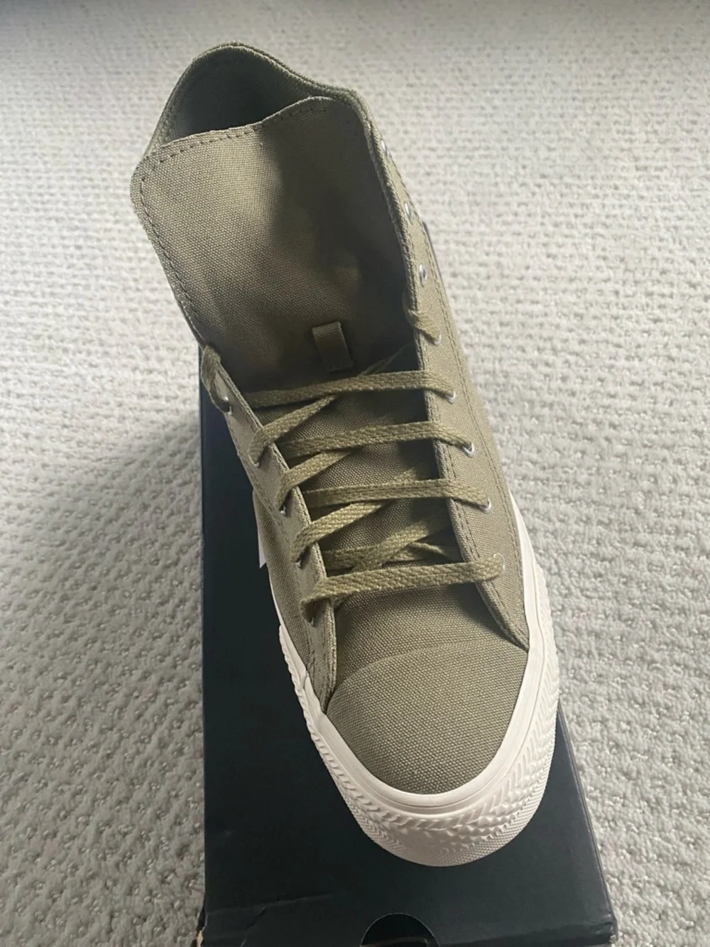 New in box Converse High Top Sneakers in Olive Canvas, size men’s 9/women’s 11 - Picture 2 of 6